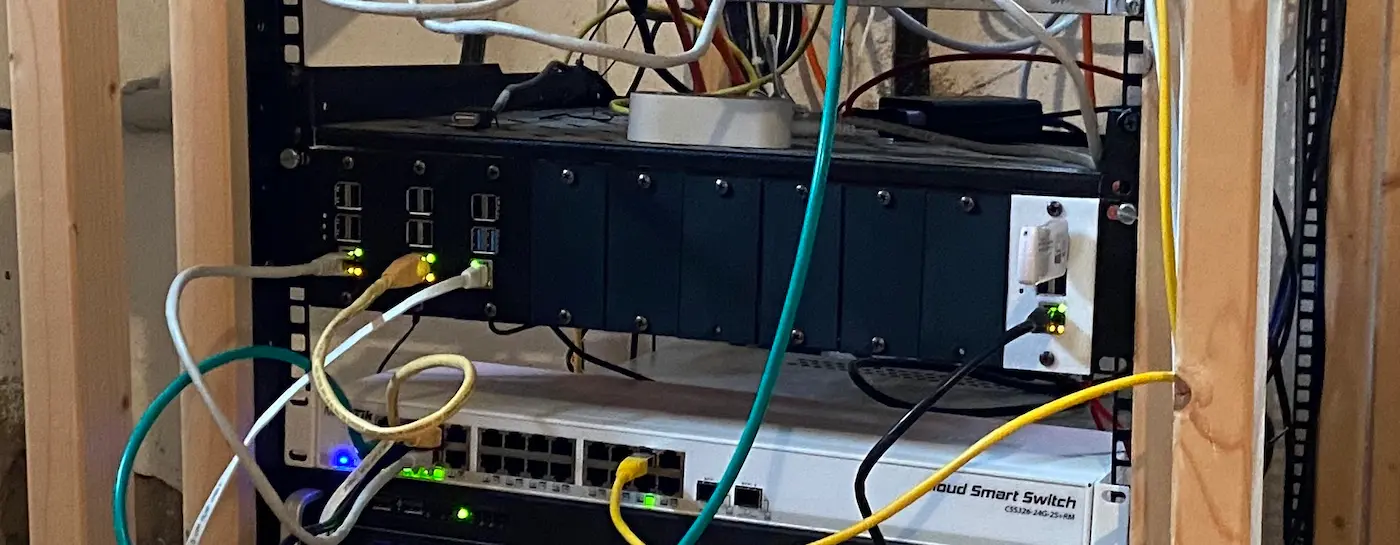 So das mein Raspberry Pi Server Rack früher aus